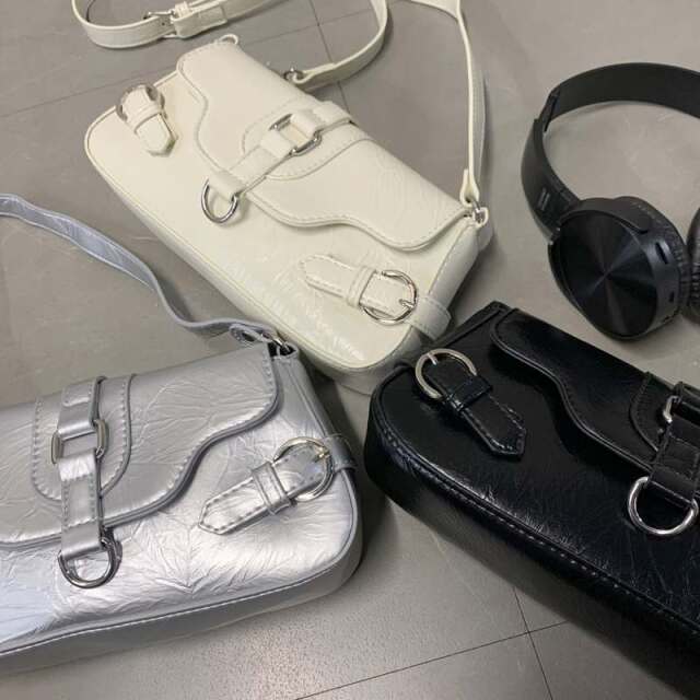 ベルトフラップショルダーバッグ