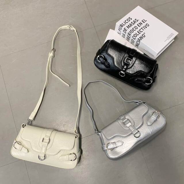 ベルトフラップショルダーバッグ