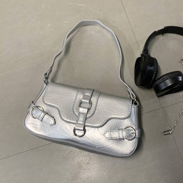 ベルトフラップショルダーバッグ