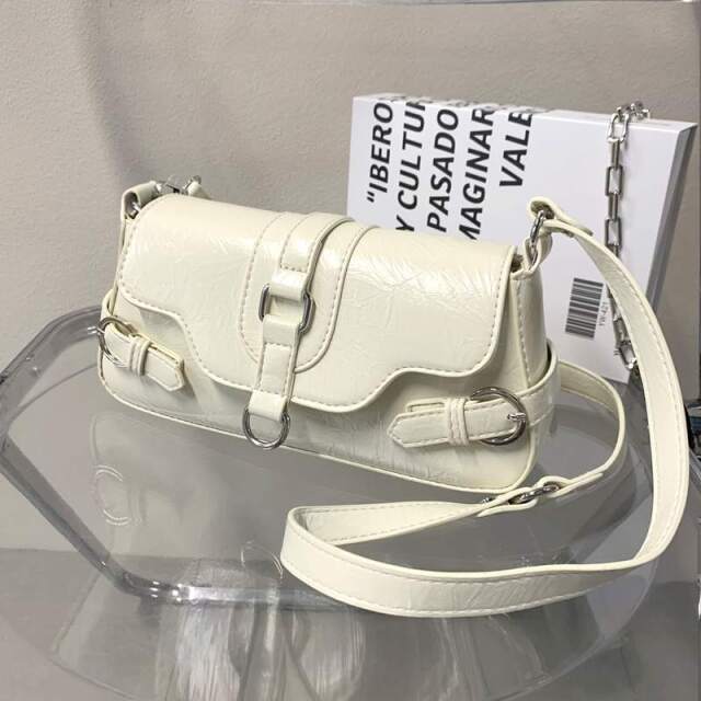 ベルトフラップショルダーバッグ