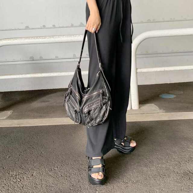 ハーフムーンポケショルダーバッグ