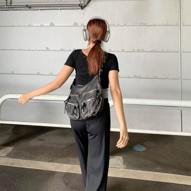 ハーフムーンポケショルダーバッグ