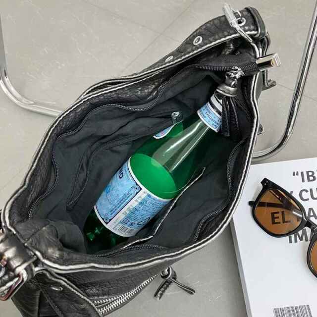 ハーフムーンポケショルダーバッグ