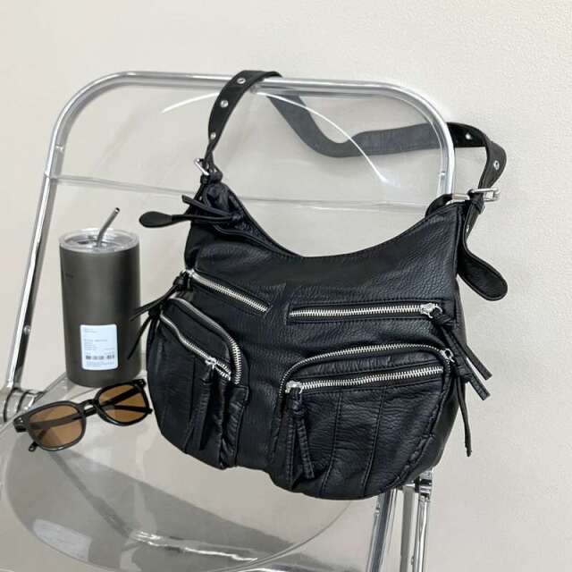 ハーフムーンポケショルダーバッグ