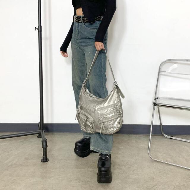 ハーフムーンポケショルダーバッグ