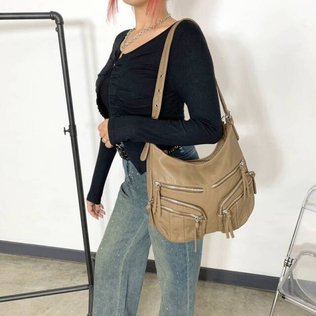 ハーフムーンポケショルダーバッグ