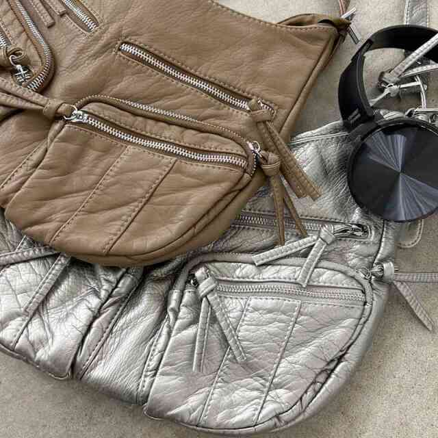 ハーフムーンポケショルダーバッグ