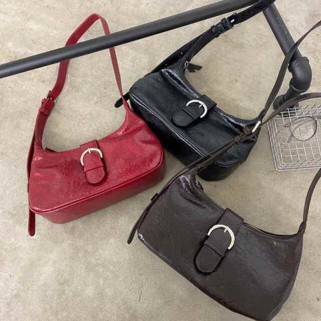 型押しベルトフラップショルダーバッグ