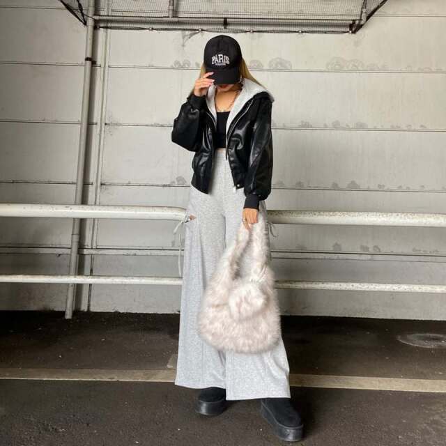 フェイクファーポーチ付きバッグ