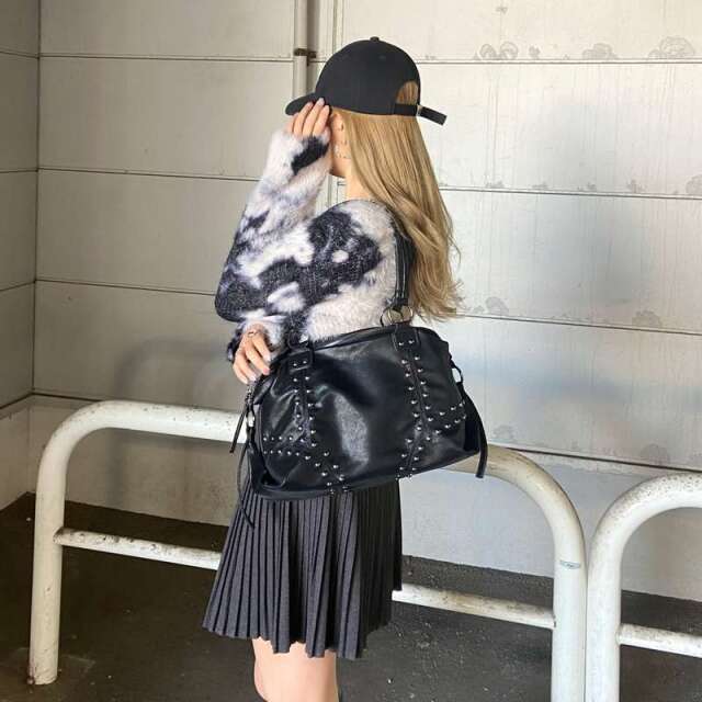 合成皮革スタッズボストンバッグ
