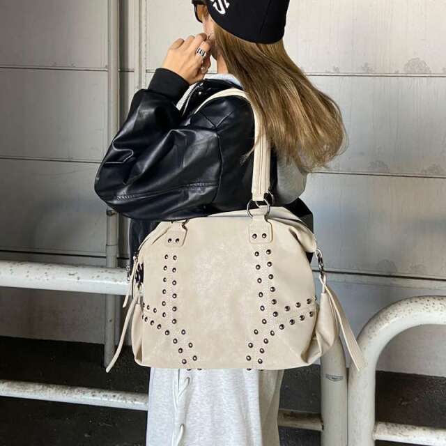合成皮革スタッズボストンバッグ