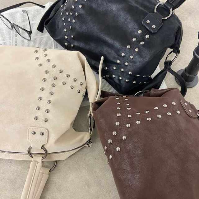 合成皮革スタッズボストンバッグ
