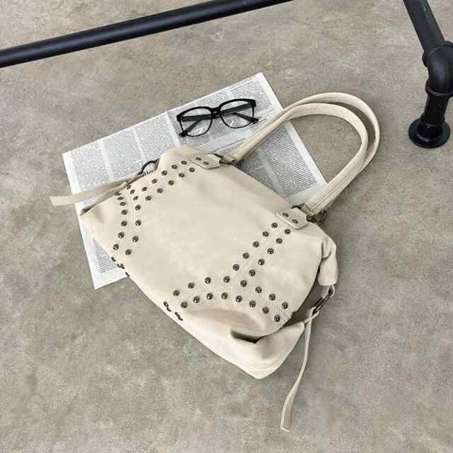 合成皮革スタッズボストンバッグ