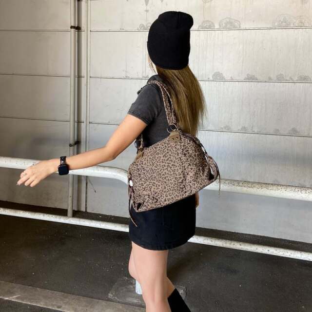 合成皮革スタッズボストンバッグ