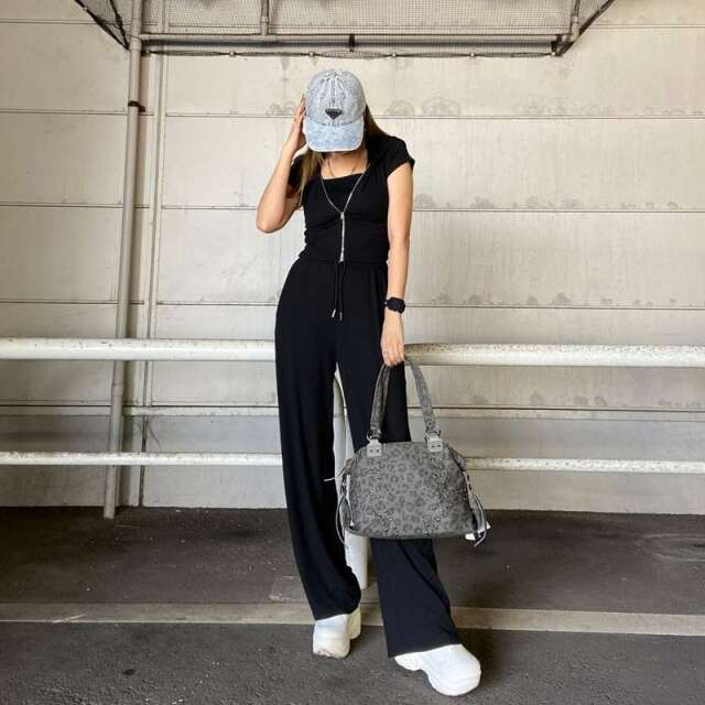合成皮革スタッズボストンバッグ