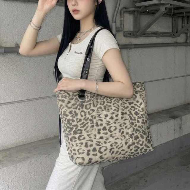 リバーシブルヒョウ柄トートバッグ