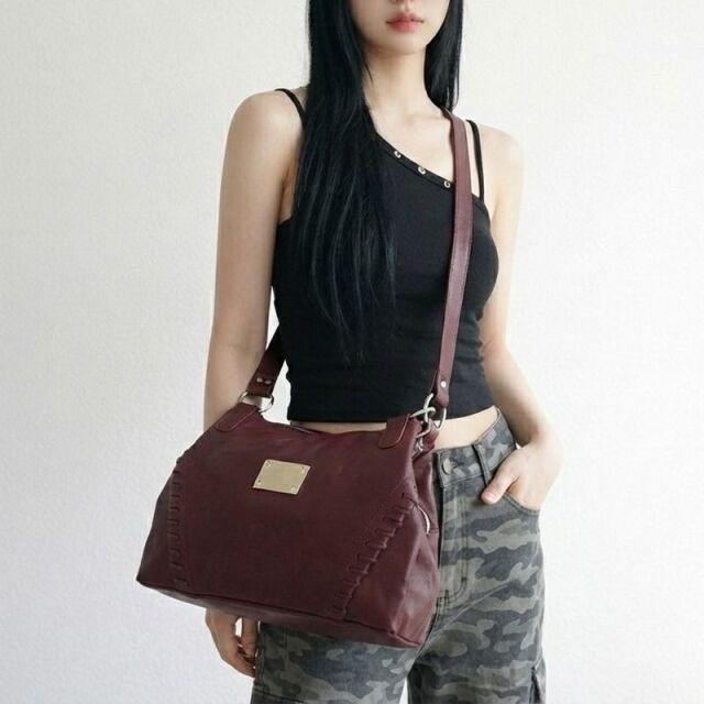 型押し合成皮革プレートボストンバッグ