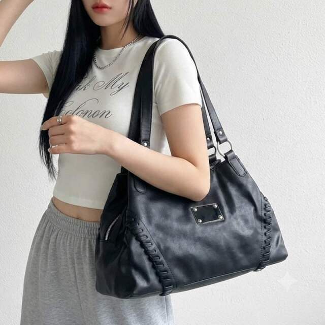 型押し合成皮革プレートボストンバッグ