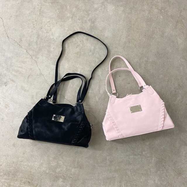 型押し合成皮革プレートボストンバッグ