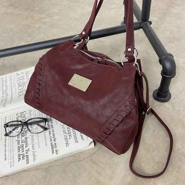 型押し合成皮革プレートボストンバッグ