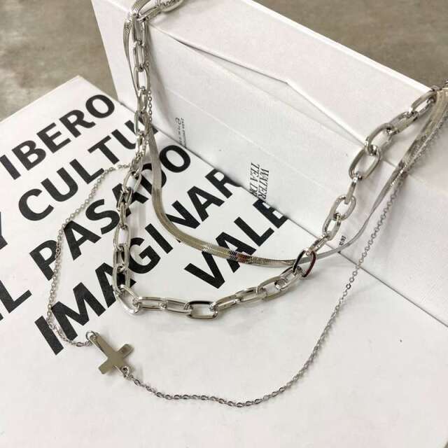 クロス3連ネックレス