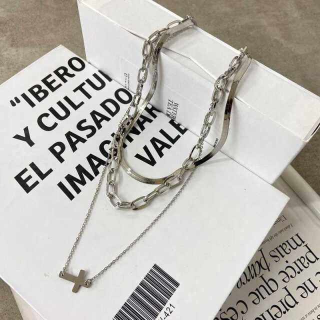 クロス3連ネックレス