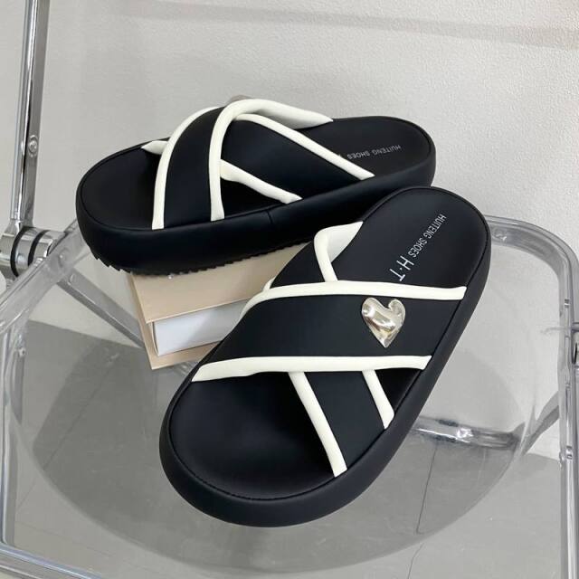 ハートクロスフラットサンダル