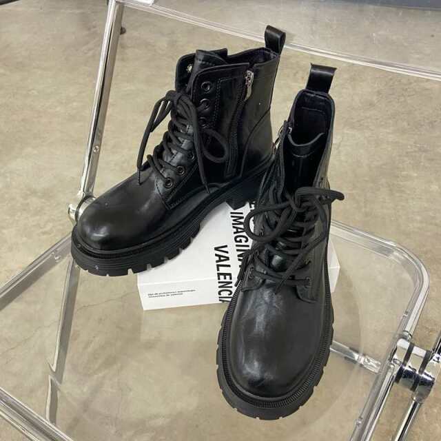 レースアップブーツ