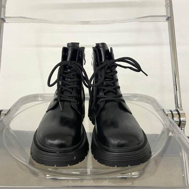 レースアップブーツ