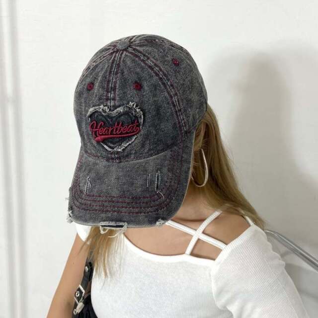 ハートロゴ刺繍キャップ