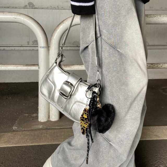 ファーハートチャームストラップ
