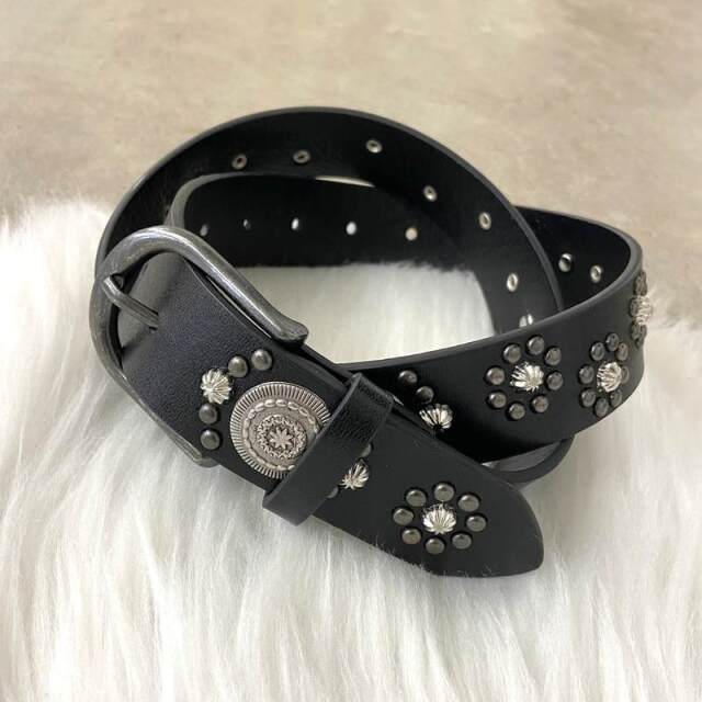 スタッズモチーフベルト