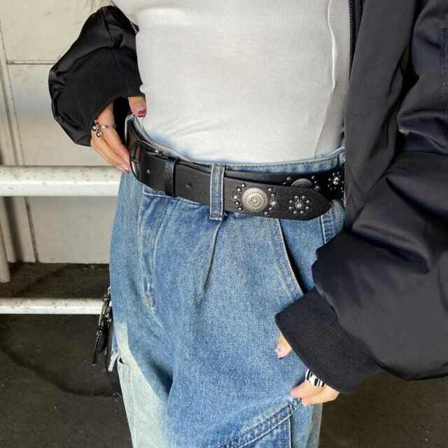 スタッズモチーフベルト