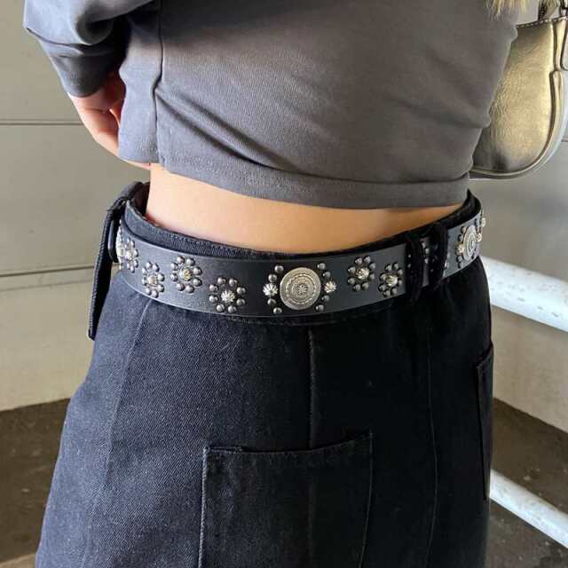 スタッズモチーフベルト