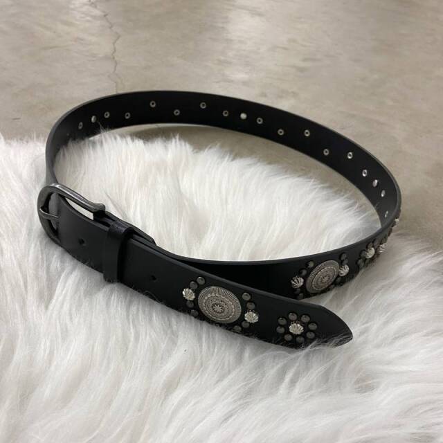 スタッズモチーフベルト