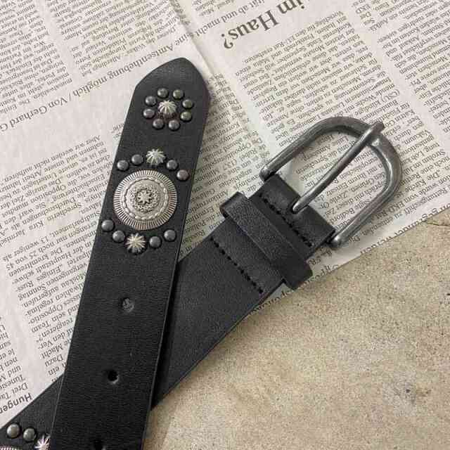 スタッズモチーフベルト