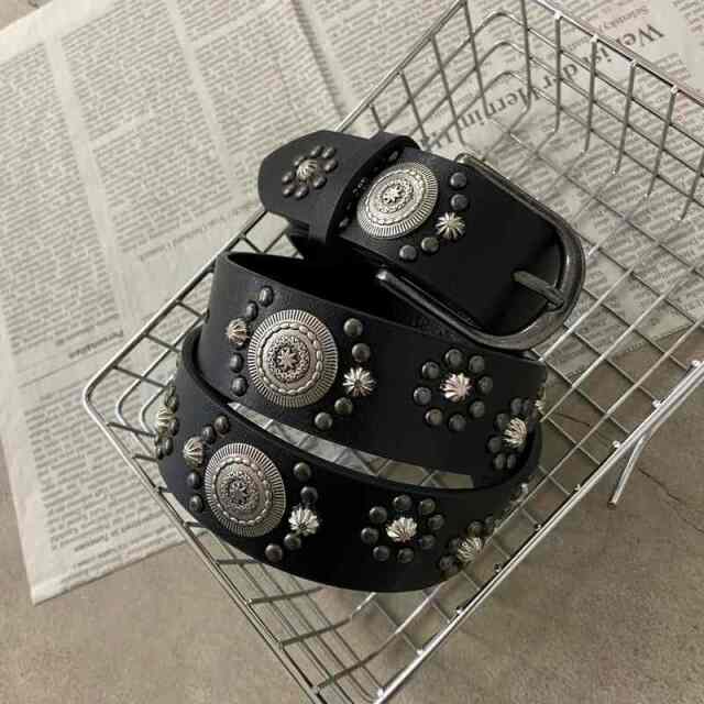 スタッズモチーフベルト