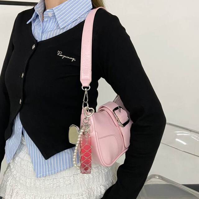 リップホルダーチャームストラップ