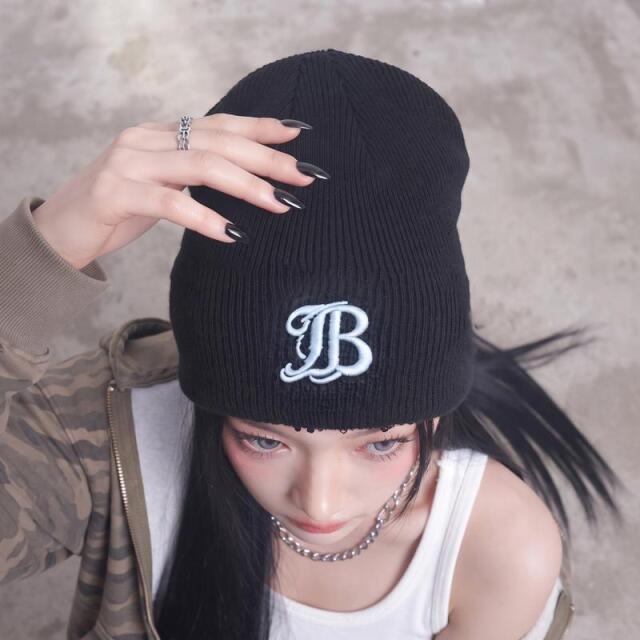 ロゴ刺繍ビーニー