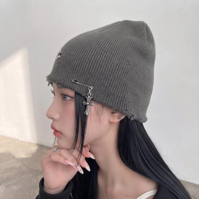 クロスピン付きダメージビーニー