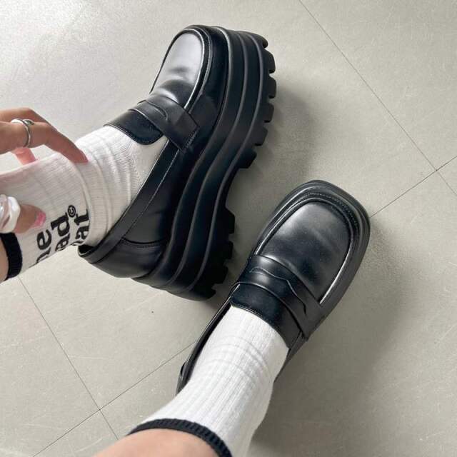 厚底ローファー