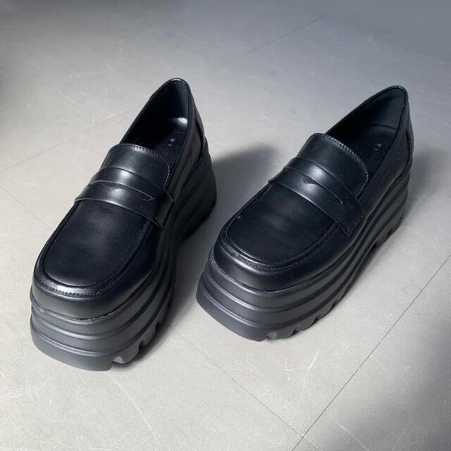 厚底ローファー