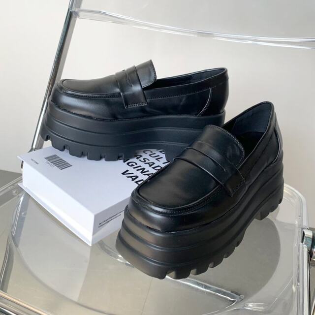 厚底ローファー