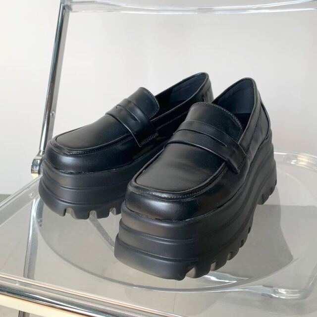 厚底ローファー
