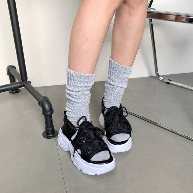 レースアップスポーツサンダル