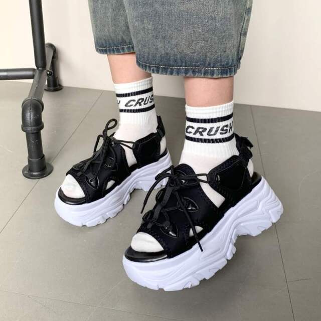 レースアップスポーツサンダル