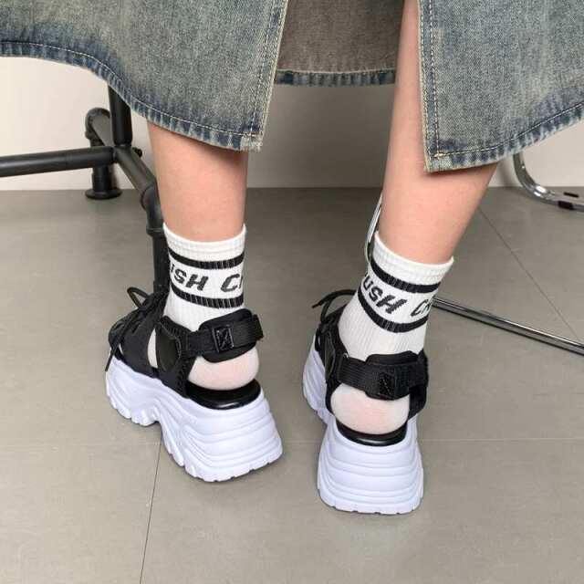 レースアップスポーツサンダル