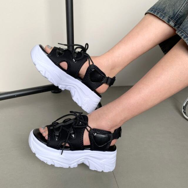 レースアップスポーツサンダル