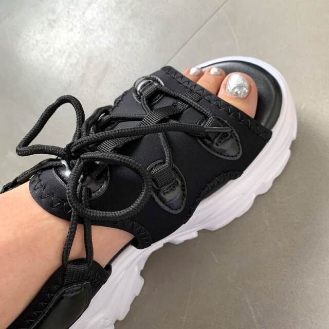 レースアップスポーツサンダル