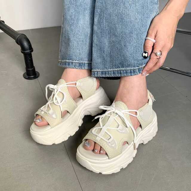 レースアップスポーツサンダル